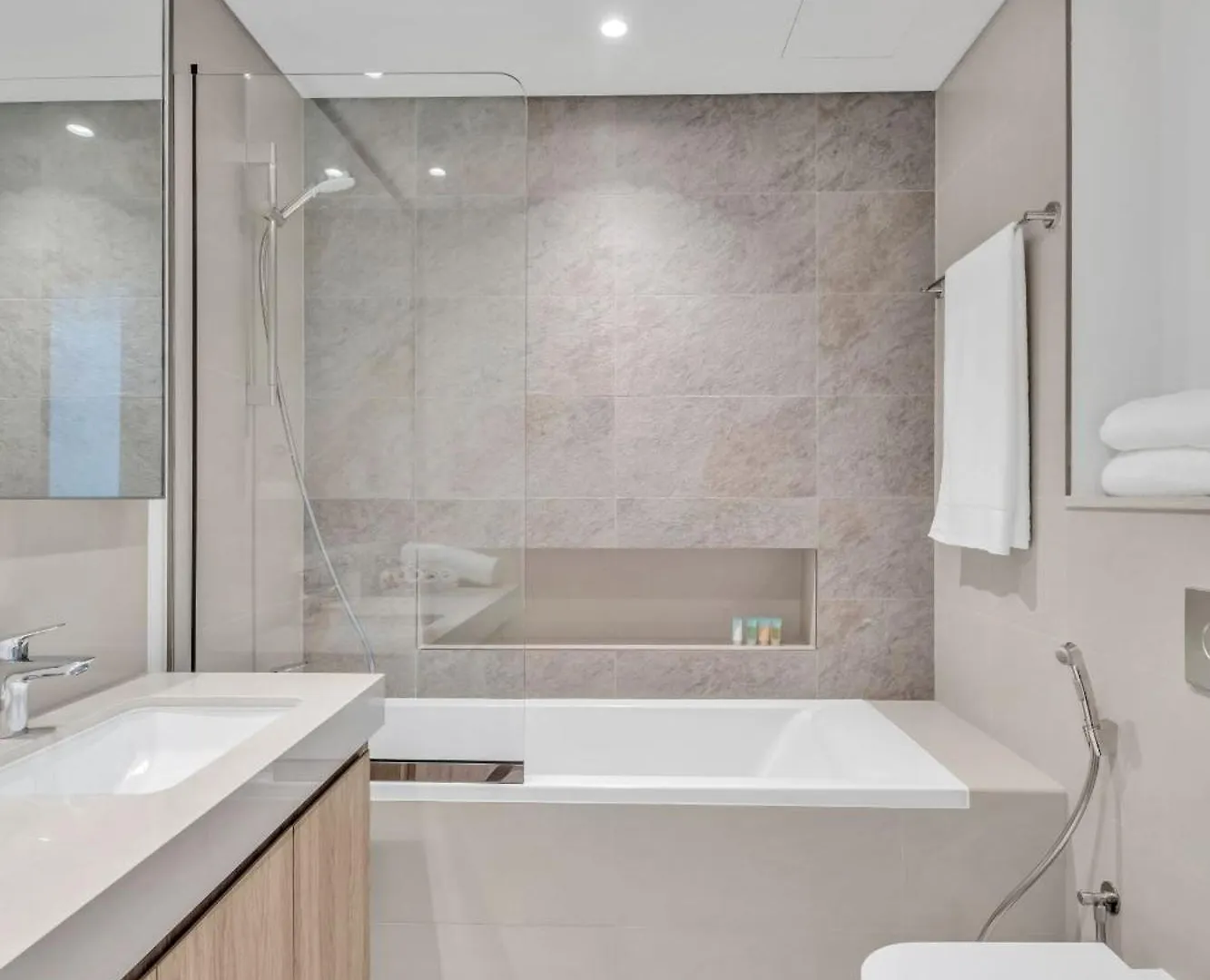 Steps From Dubai Mall With Sea Views 0*,