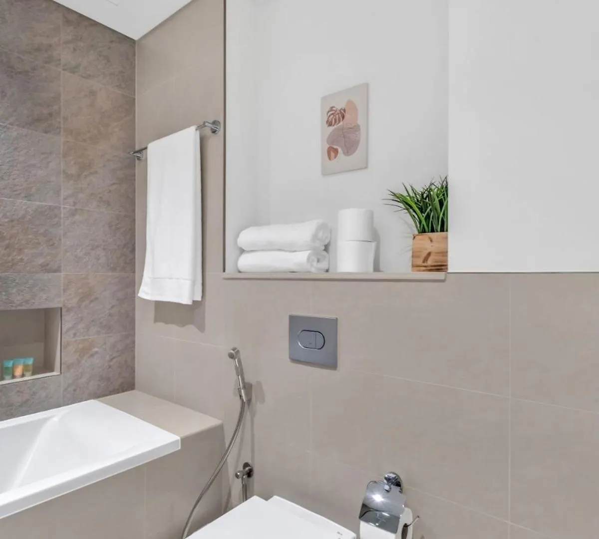 Steps From Dubai Mall With Sea Views Apartment